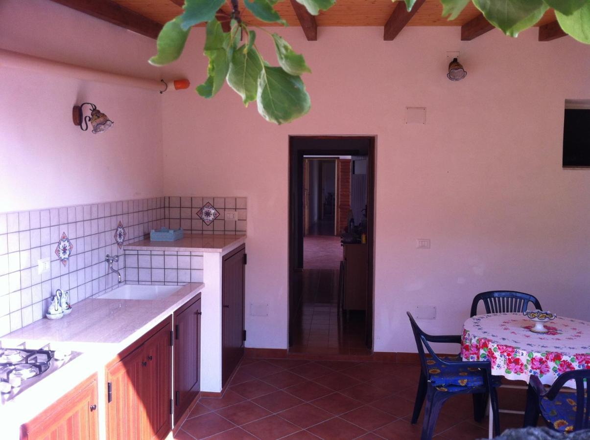 Villa By The Vulcano - 70Mq Plus Large Garden And Patio Eksteriør bilde